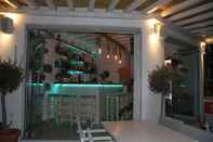 Bar, Cafe and Lounge Agia Anna Studios
