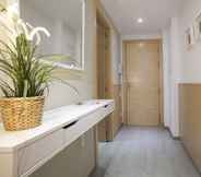 In-room Bathroom 5 Gaudi Flats
