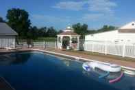 Swimming Pool Crystal Run Suites of Springboro