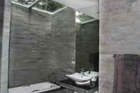 Toilet Kamar Coconut Bay Villa 3