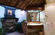 Toilet Kamar 6 Poppies Bali