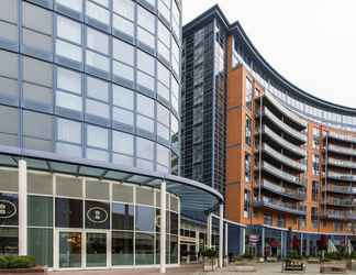 Bangunan 2 Gunwharf Quays Apartments