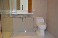 Toilet Kamar Coconut Bay Club Suite 305