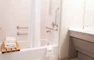 In-room Bathroom 7 Microtel Inn & Suites by Wyndham Springville/Provo