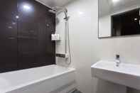 Toilet Kamar Hotel Leaders