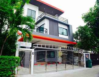 Luar Bangunan 2 4 Bedroom House at Skytrain