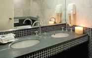 In-room Bathroom 5 Astir Patras Hotel