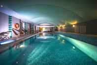 Swimming Pool Hunguest Hotel Palota