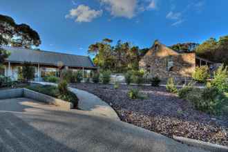 Exterior 4 Freycinet Stone Studio 6