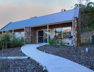 Exterior 2 Freycinet Stone Studio 6