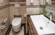 Toilet Kamar 5 Yue Lan Hotel Apartment Zhong Tie Centre