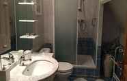 In-room Bathroom 2 L'Ile Normande