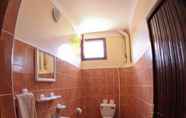 In-room Bathroom 6 Hotel Riad Argana