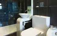 Toilet Kamar 5 Oxwich Bay Hotel