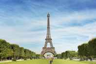 Exterior Paris Eiffel by YAYS