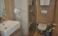 In-room Bathroom 2 Boutique House Mim A