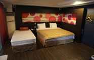 Kamar Tidur 4 V Hotel