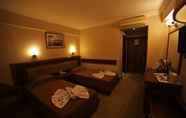 Bedroom 5 Hotel Villa Marina