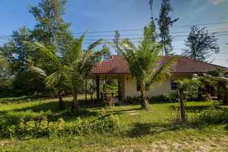 Exterior 4 Pranee Beach Bungalows