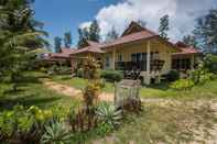 Exterior Pranee Beach Bungalows