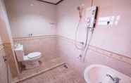 Toilet Kamar 3 Kamalar Palace Longstay house