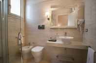 In-room Bathroom Palazzo Bove