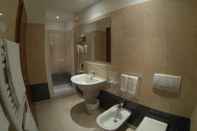 In-room Bathroom Hotel Miro