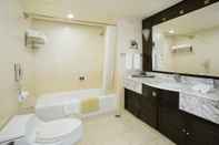 Toilet Kamar World Traders Hotel Chongqing