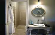 In-room Bathroom 4 The Dutchess Inn and Spa at Beacon