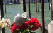 Nearby View and Attractions 5 Grand Canal Rialto Palace Lift