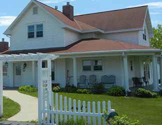 Exterior 2 The Feathered Star B&B