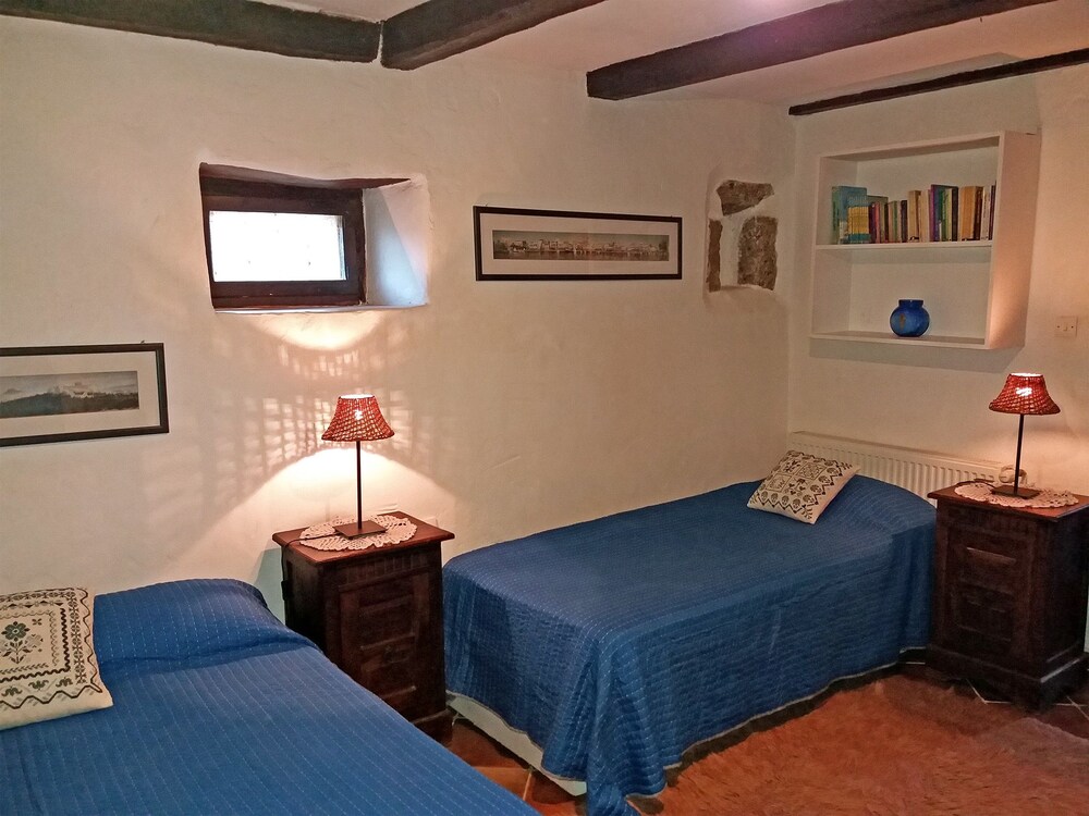 Kamar Tidur 4 Ampelos Estate