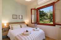 Bedroom Lily's cottage, secluded, sea view villa with private pool and gardens. 1062101