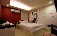 Bedroom 6 Show Hotel