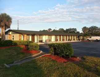 Exterior 2 Spinnaker Inn of Naples