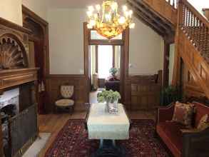 Lobi 4 Vineyard Mansion & Carriage House Bed & Breakfast