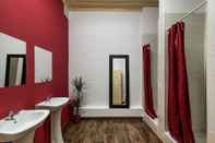 In-room Bathroom Suntrap Hostel