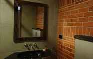 In-room Bathroom 2 Illam Hotel