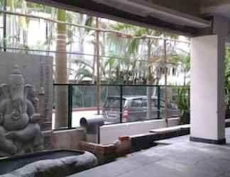 Lobby 2 Illam Hotel