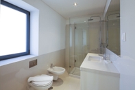 In-room Bathroom Santa Catarina Superior Apartments by linc