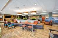 Lobby Home2 Suites by Hilton Pigeon Forge