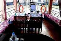 Bar, Cafe and Lounge Sreekrishna Houseboats