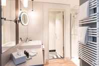 In-room Bathroom THE LIBERTY Hotel Bremerhaven, BW Signature Collection