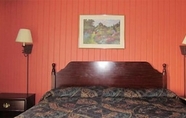 Bedroom 2 Inn Towne Motel