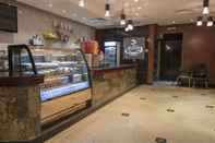 Bar, Cafe and Lounge Sadeem Al Fajr Hotel Suites