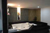 Kolam Renang Galaxy Suites