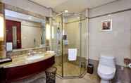 Toilet Kamar 5 Tongli Lakeview Hotel