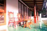 Kolam Renang Talalla Sea Anemone Hotel