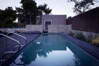 Swimming Pool Hotel 19-21