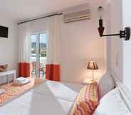 Bedroom 6 Iris Beach Hotel